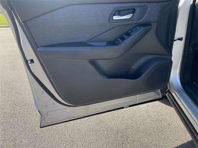 2023 Nissan Rogue SV photo 13