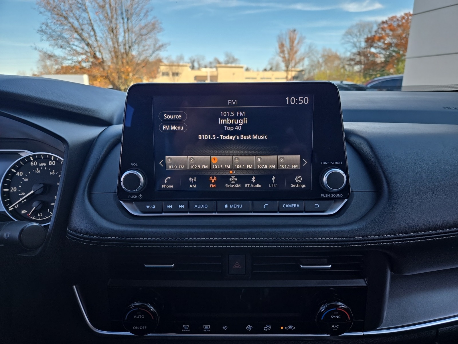 2025 Nissan Rogue SV photo 4