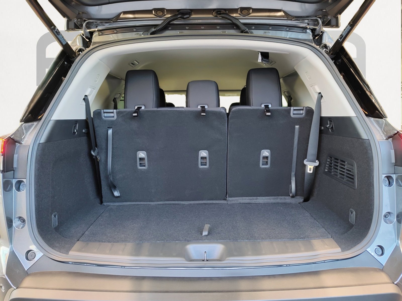 2025 Nissan Pathfinder SV photo 12