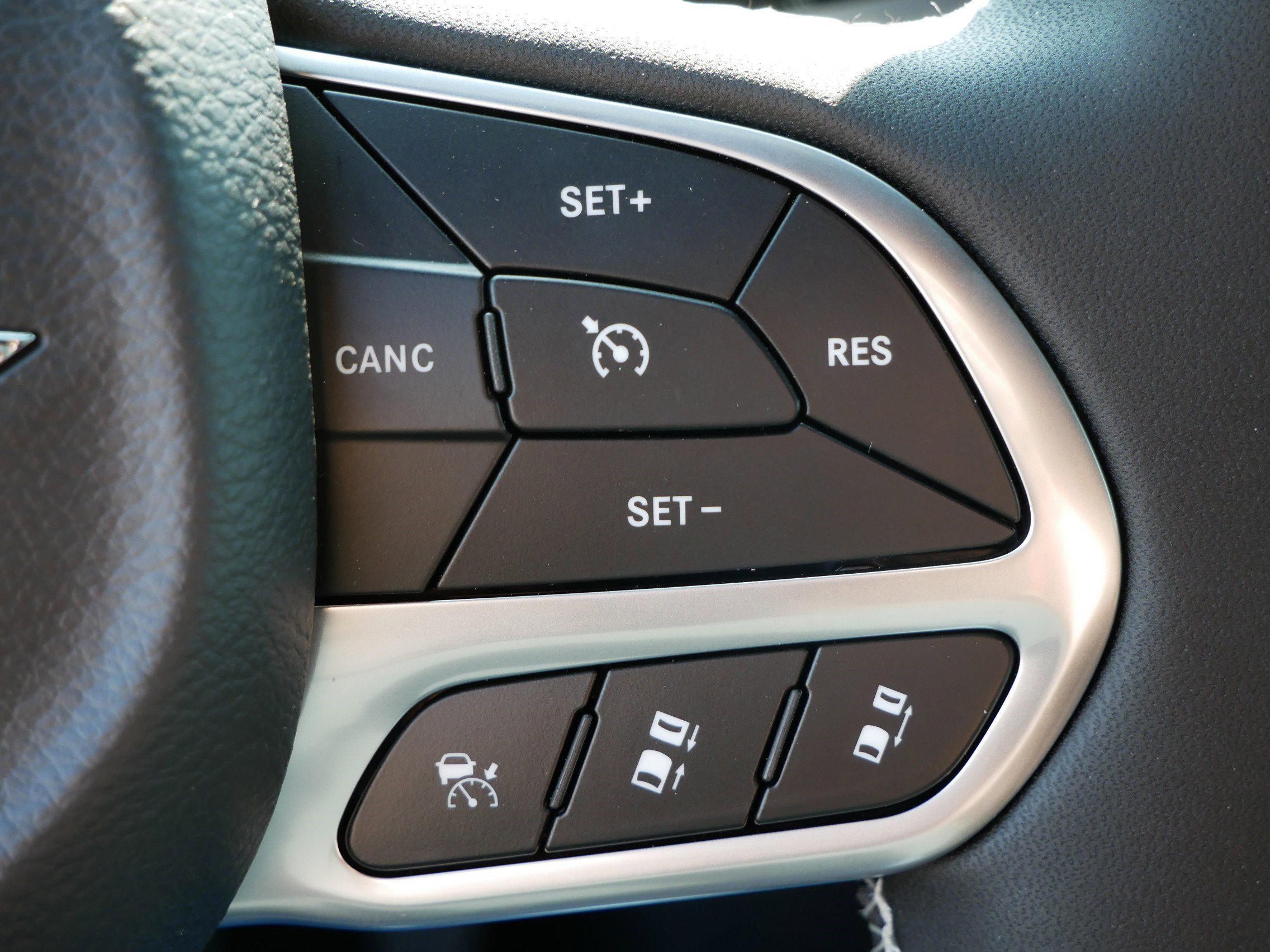 2025 Chrysler Pacifica photo 14