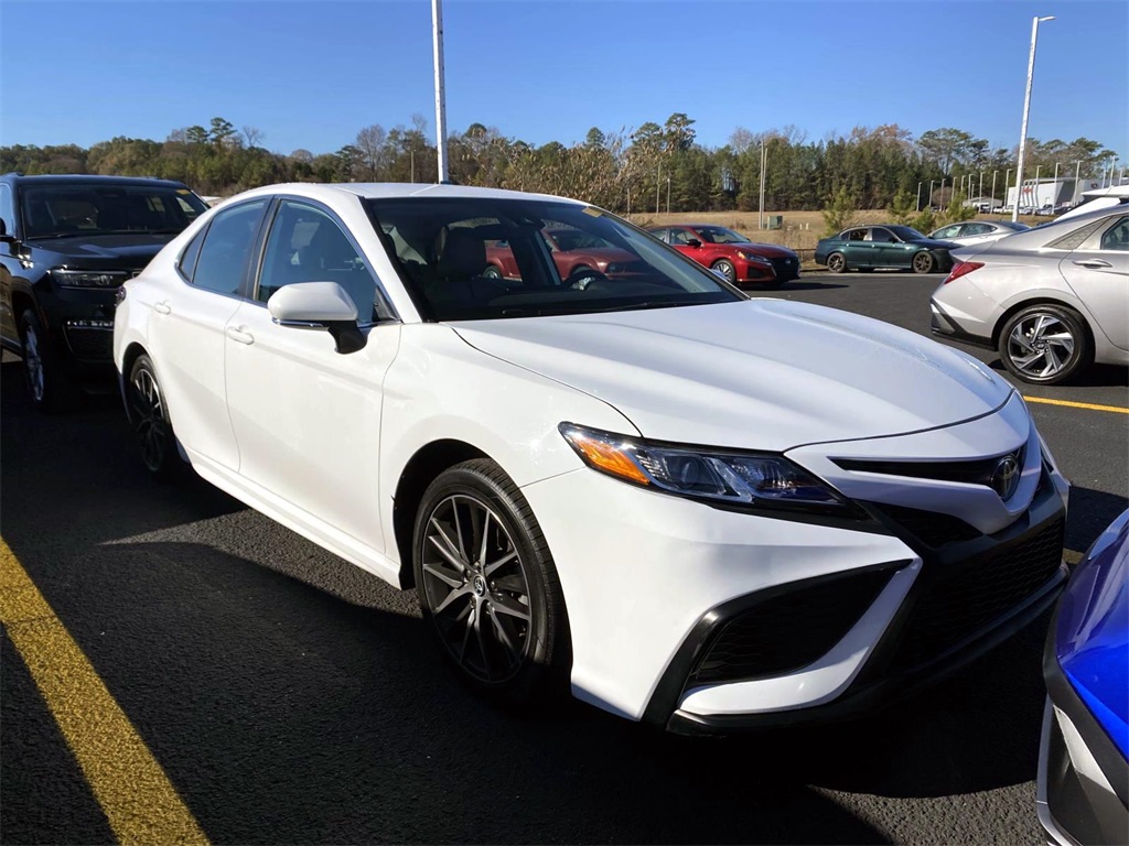 2023 Toyota Camry SE Nightshade's photo