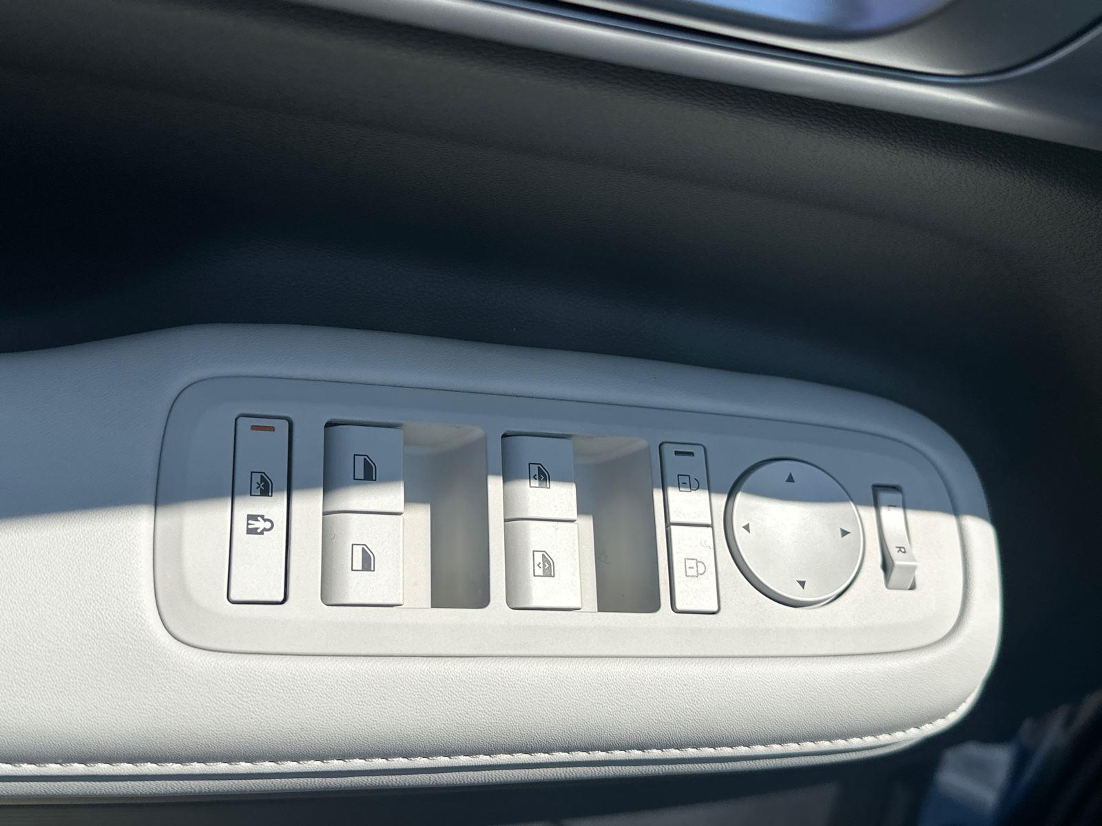 2026 Hyundai Santa Fe SEL photo 8