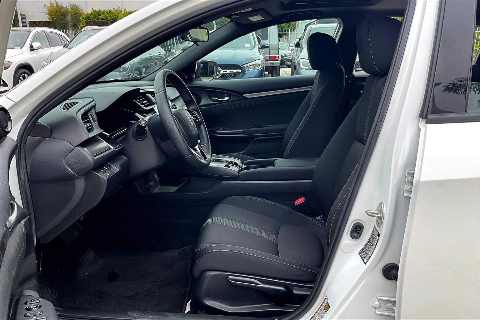 2019 Honda Civic Hatchback EX photo 7