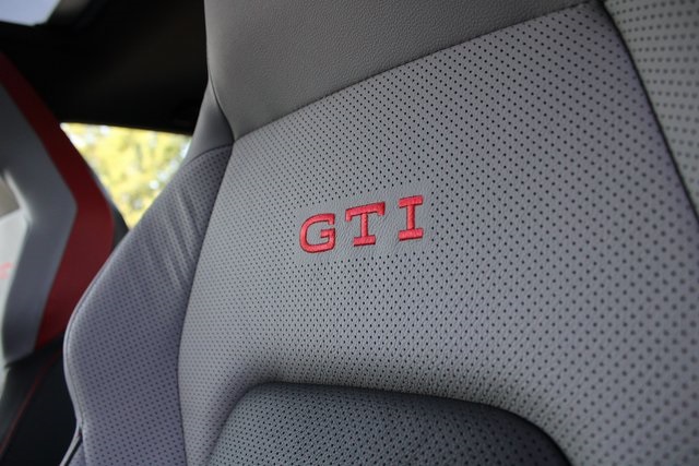 2025 Volkswagen Golf GTI Autobahn photo 14