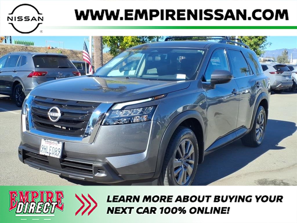 2023 Nissan Pathfinder SV's photo