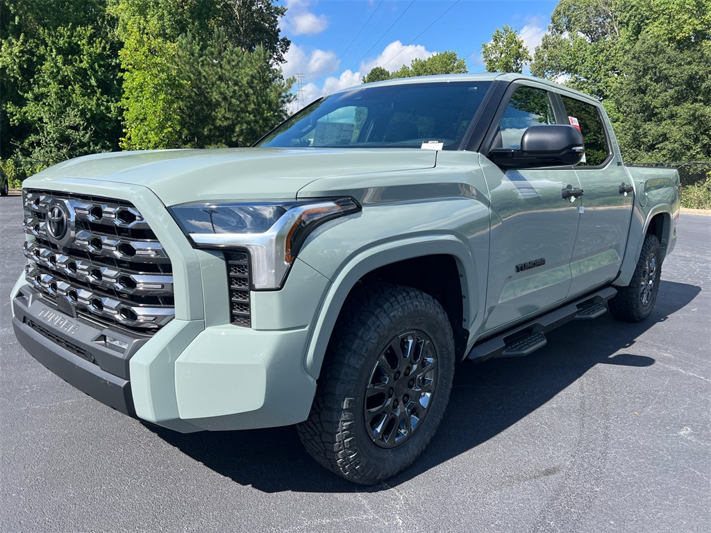 2025 Toyota Tundra SR5 CrewMax photo 7