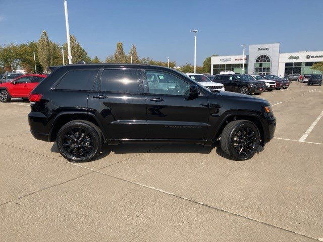 2022 Jeep Cherokee Laredo X photo 2