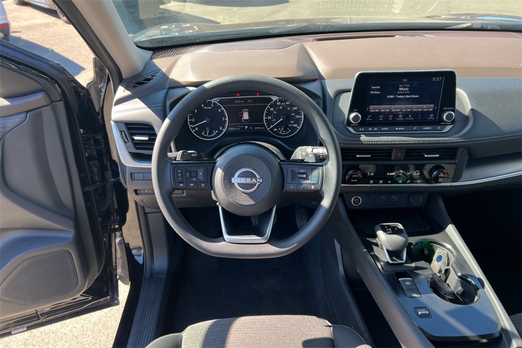 2023 Nissan Rogue SV photo 16