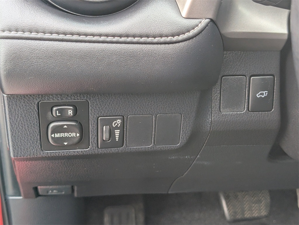 2016 Toyota RAV4 XLE photo 12