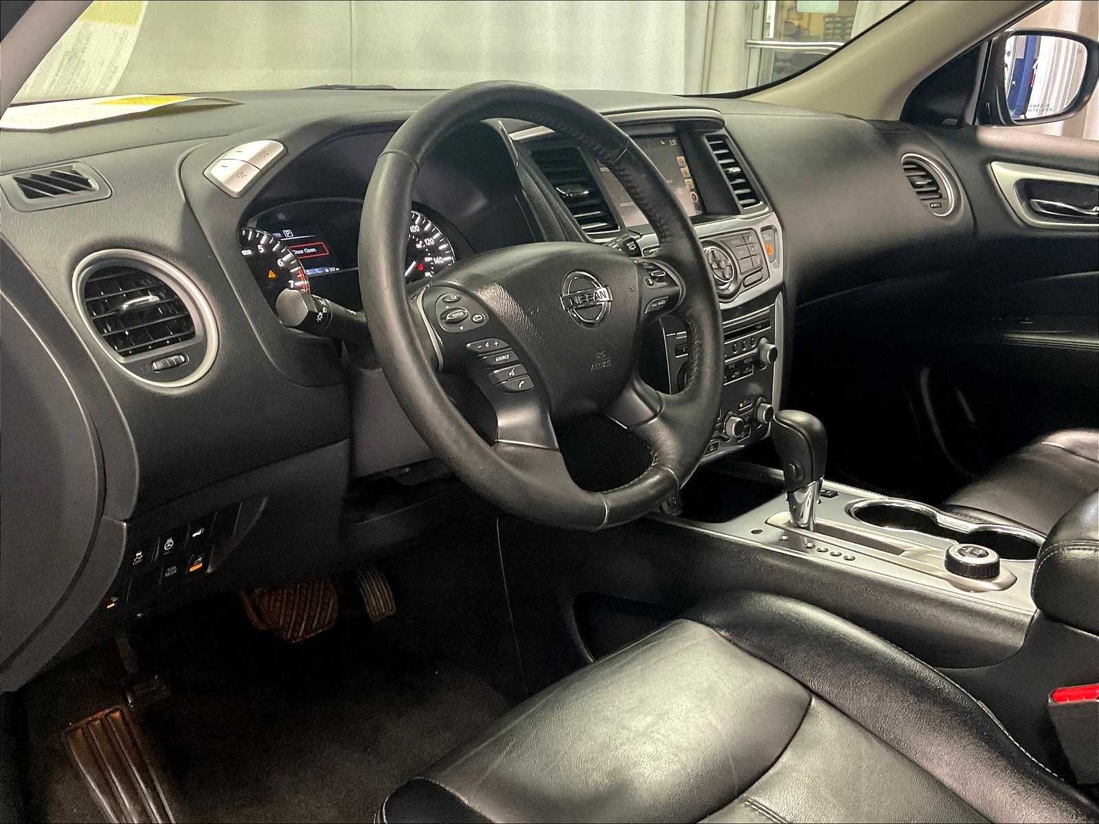 2019 Nissan Pathfinder SL photo 8