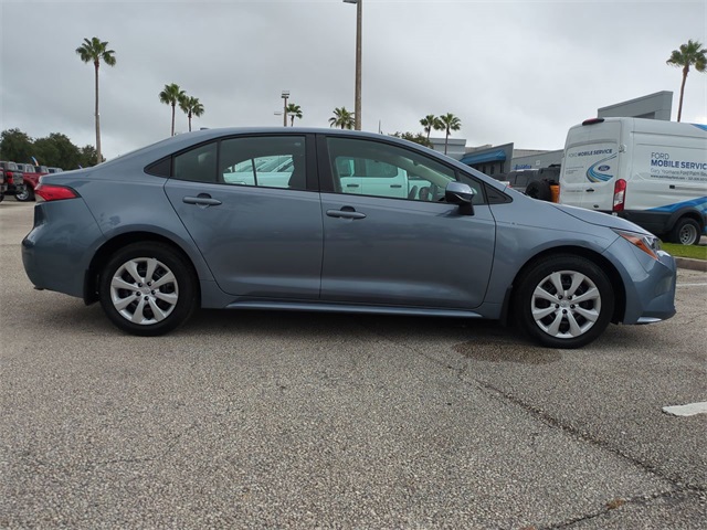 2025 Toyota Corolla LE photo 2