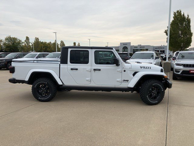 2025 Jeep Gladiator Willys photo 4