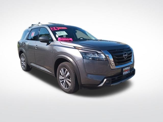 2023 Nissan Pathfinder SL photo 5