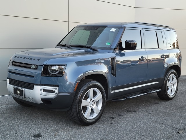 2024 Land Rover Defender S's photo