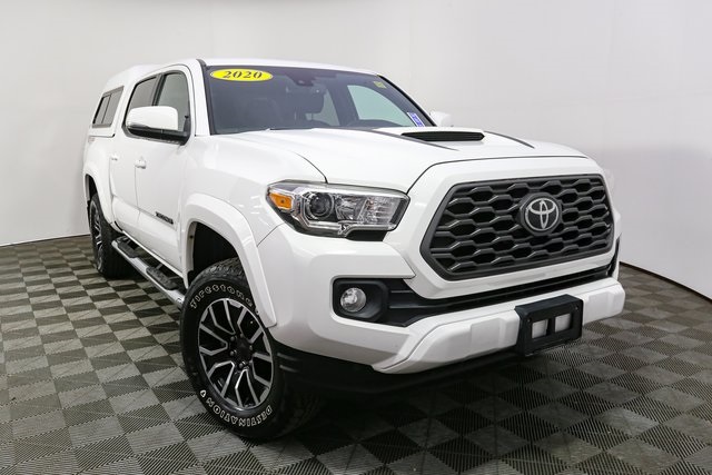 2020 Toyota Tacoma TRD Sport photo 2
