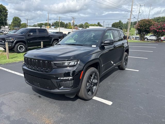 2025 Jeep Grand Cherokee Limited photo 3