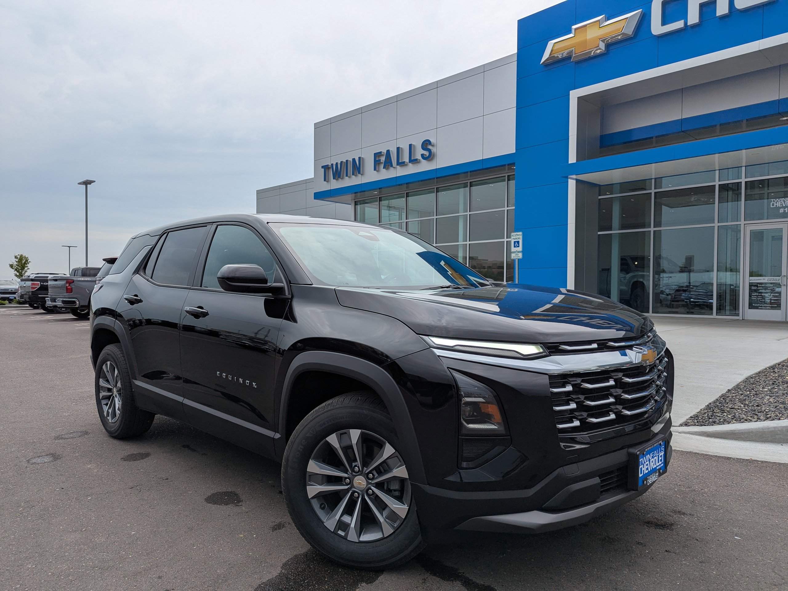 2025 Chevrolet Equinox LS photo 8
