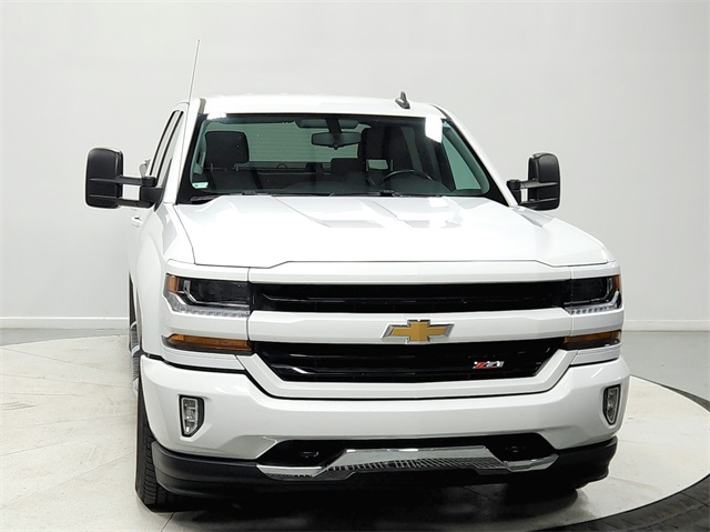 2017 Chevrolet Silverado 1500 LT photo 2