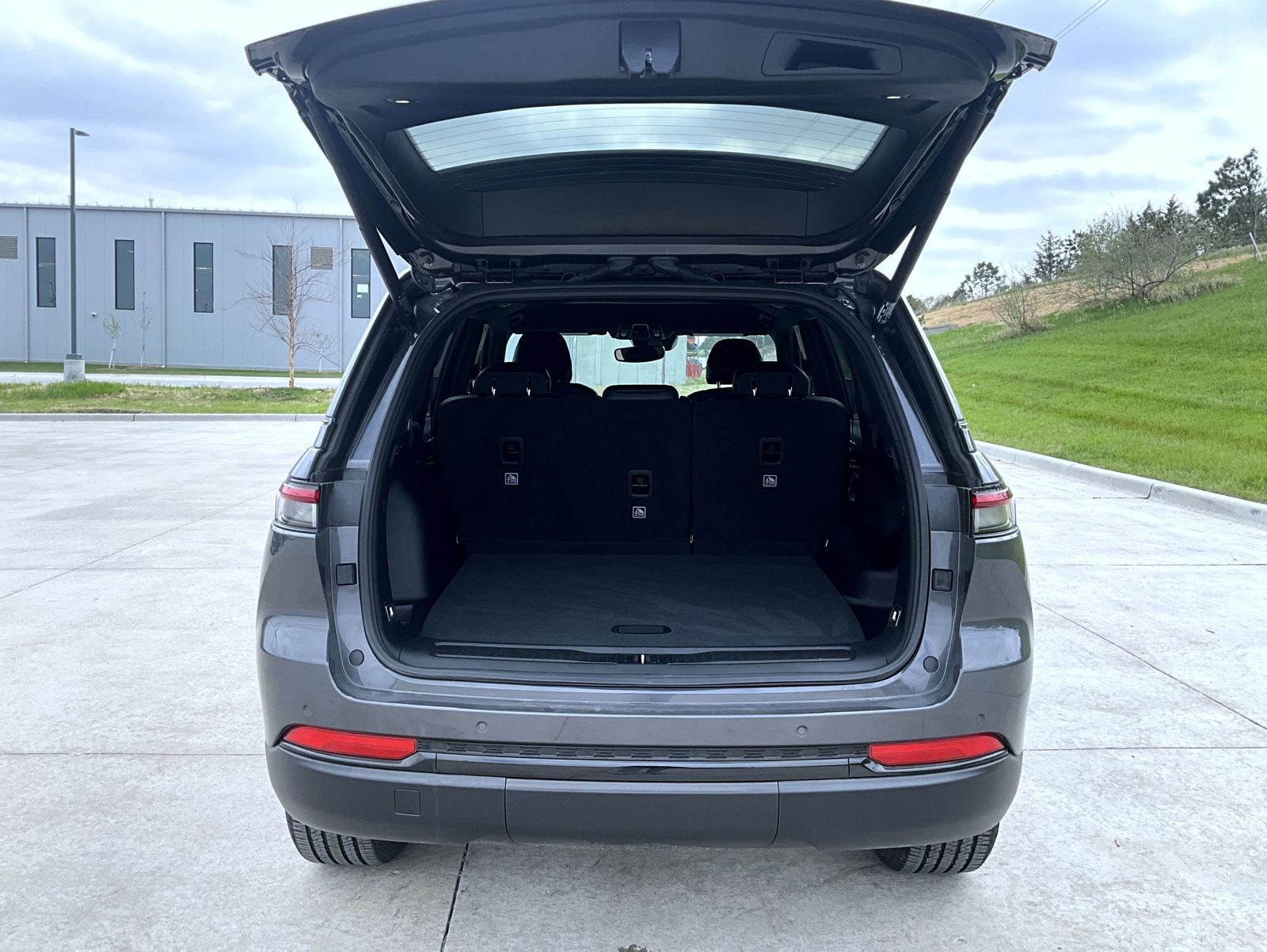 2024 Jeep Grand Cherokee Altitude photo 5