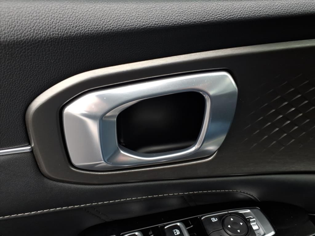 2022 KIA SORENTO - Image 17
