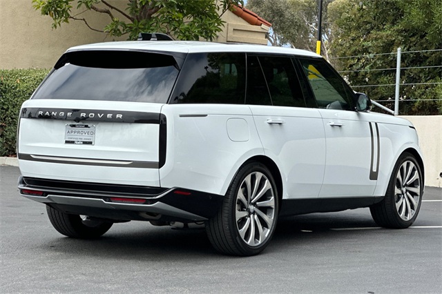 2025 Land Rover Range Rover SE photo 5