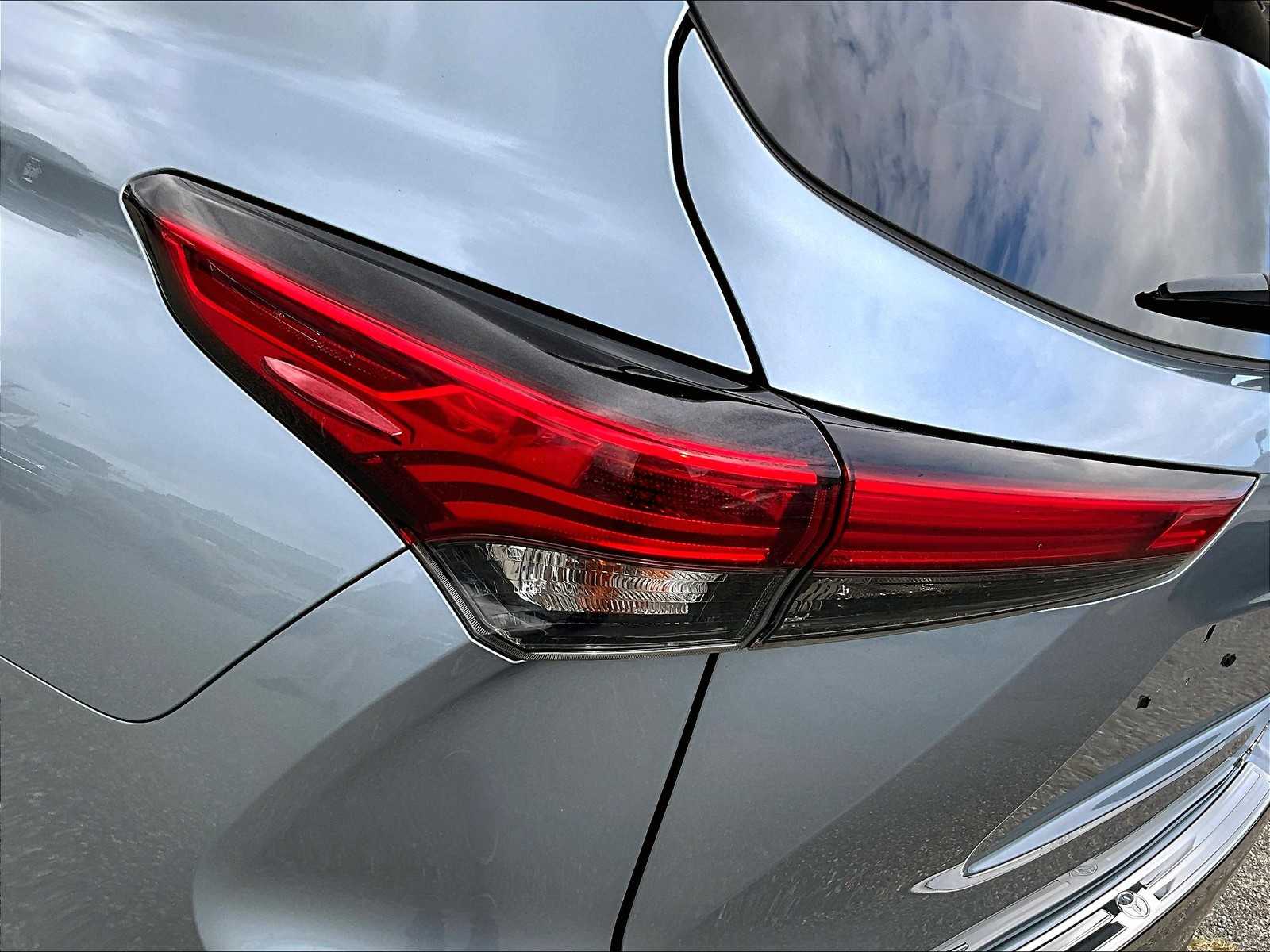 2021 Toyota Highlander Hybrid Platinum photo 33