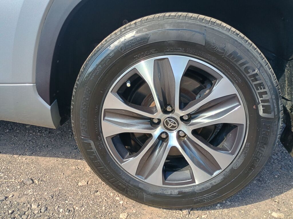 2021 Toyota Highlander XLE photo 24