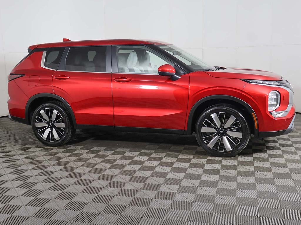 2025 Mitsubishi Outlander SE Ralliart photo 14