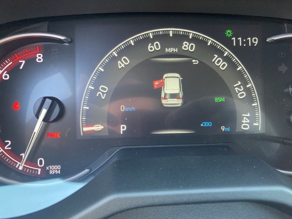 2025 Toyota RAV4 XLE photo 13