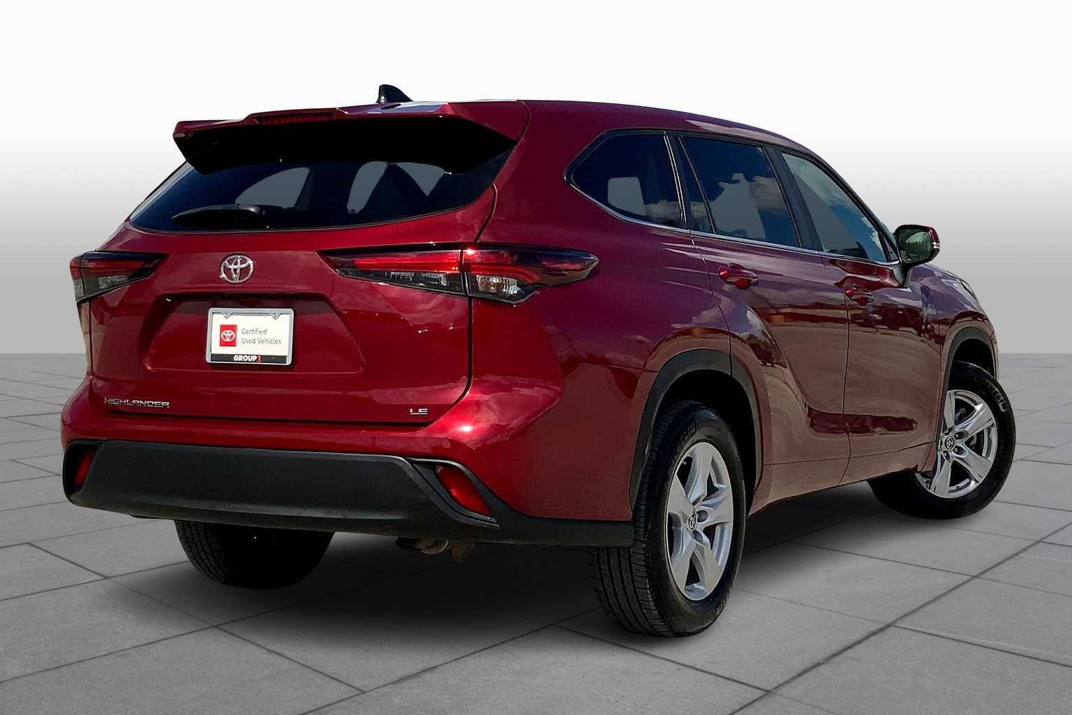 2024 Toyota Highlander LE photo 12