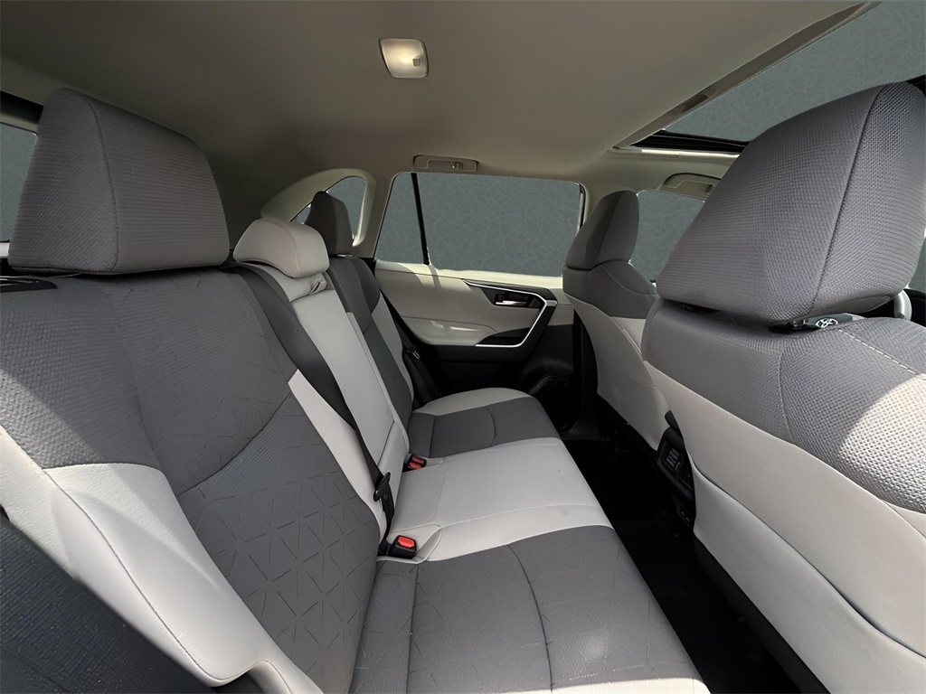 2023 Toyota RAV4 XLE photo 16