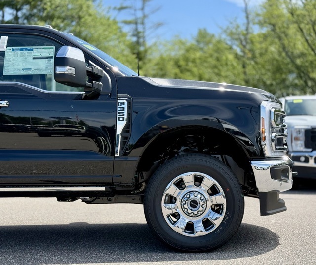 2025 Ford F-350 Lariat photo 2