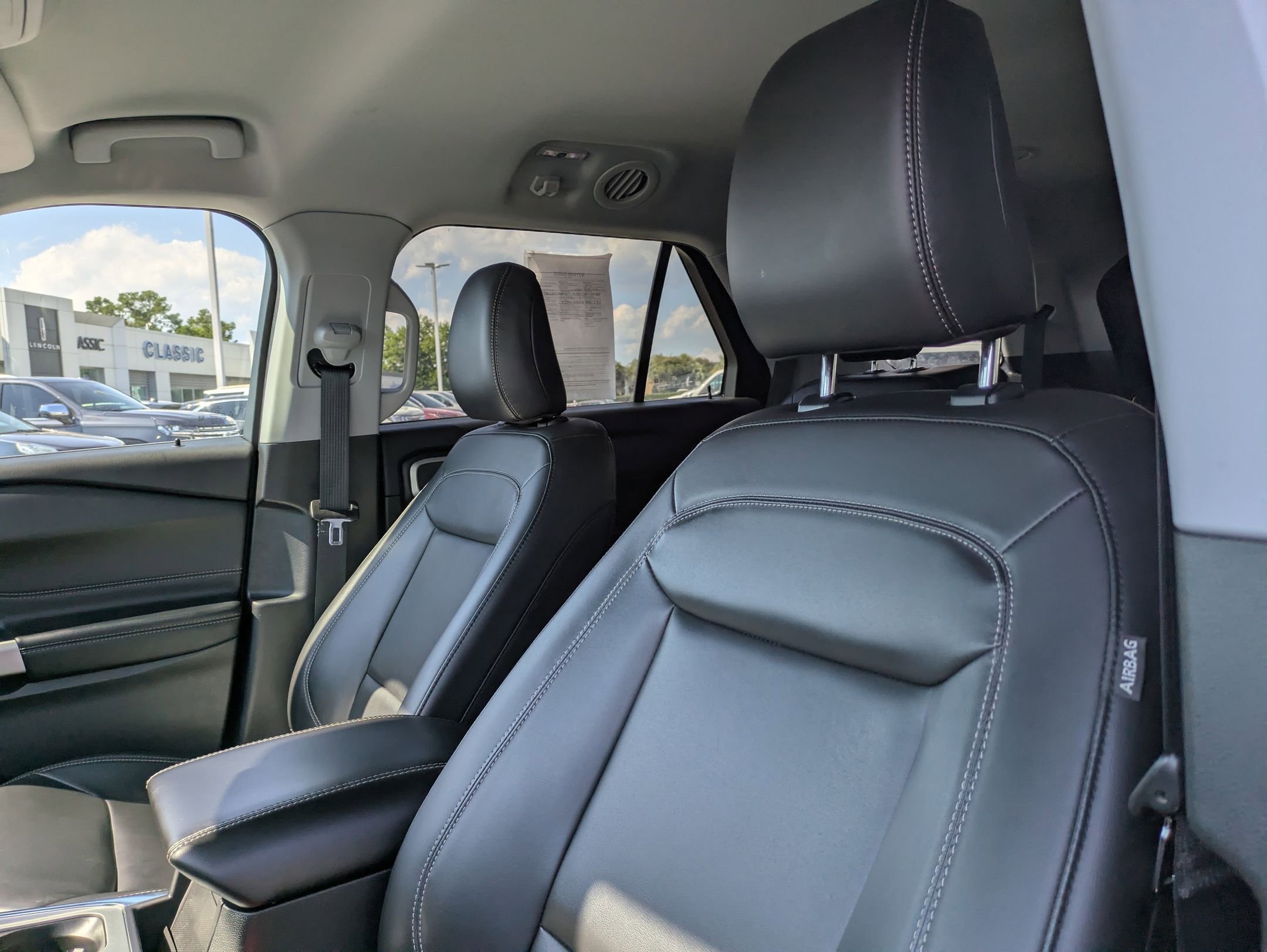 2022 Ford Explorer XLT photo 12