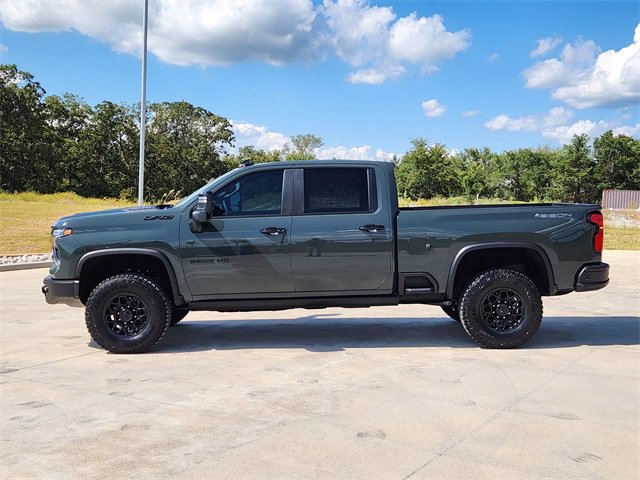 2026 Chevrolet Silverado 2500HD ZR2 photo 3