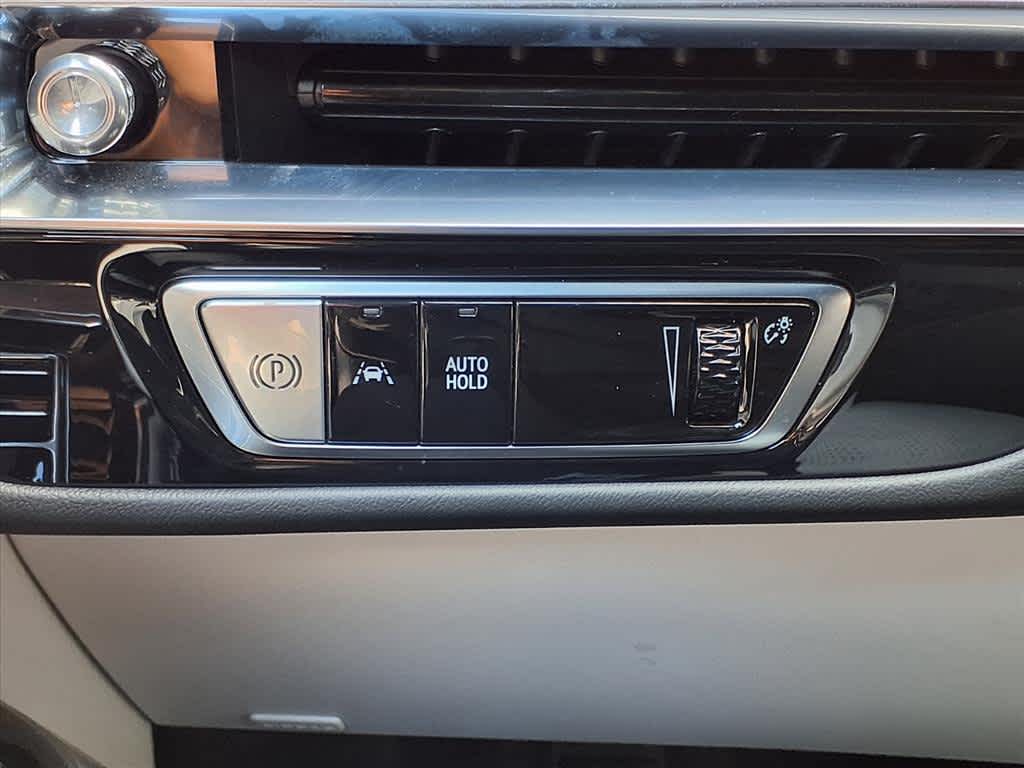 2024 Cadillac Lyriq Luxury photo 21