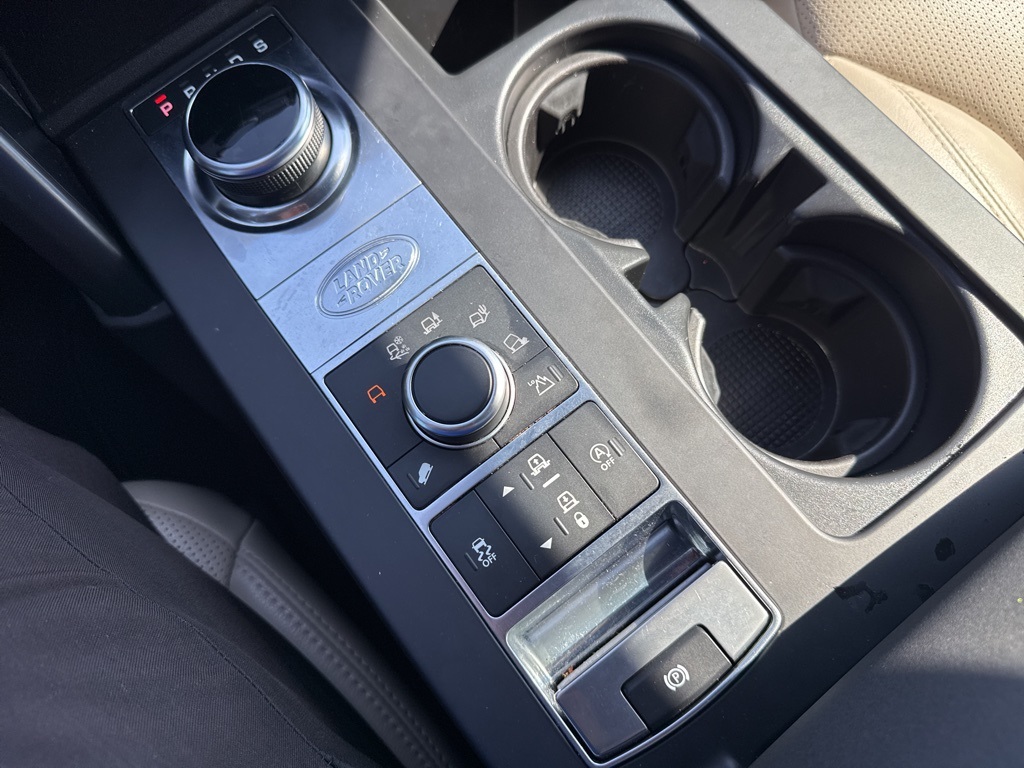 2020 Land Rover Discovery Landmark photo 25