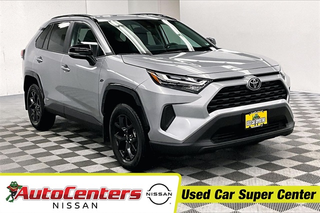 2025 Toyota RAV4 XLE's photo