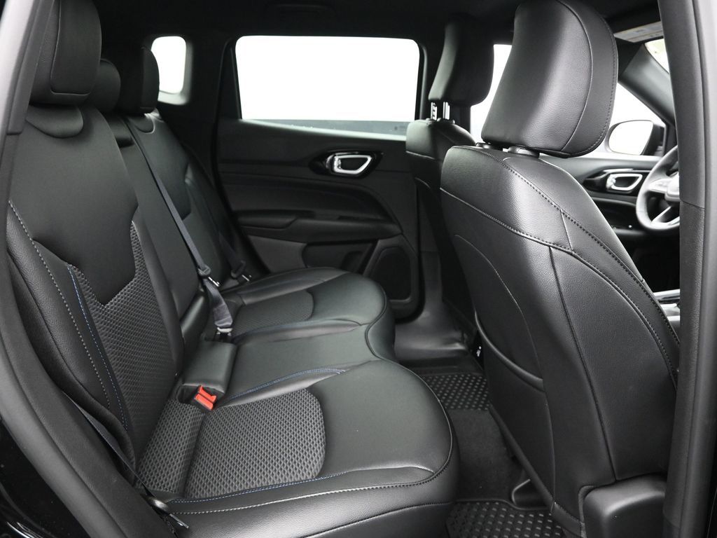 2026 Jeep Compass Latitude photo 6