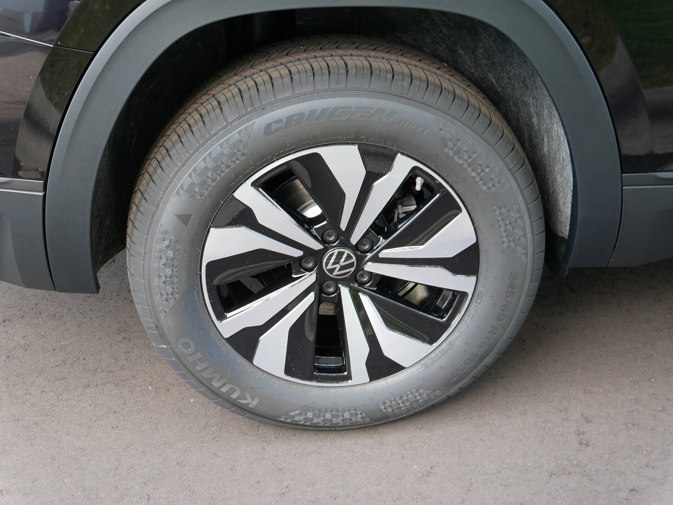 2026 Volkswagen Atlas SE photo 2