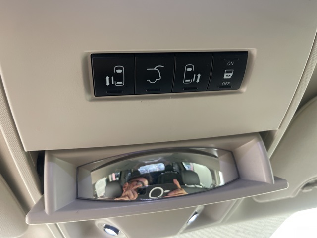 2011 Volkswagen Routan SE photo 30