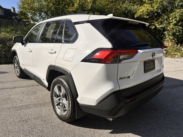 2024 Toyota RAV4 Hybrid XLE photo 4