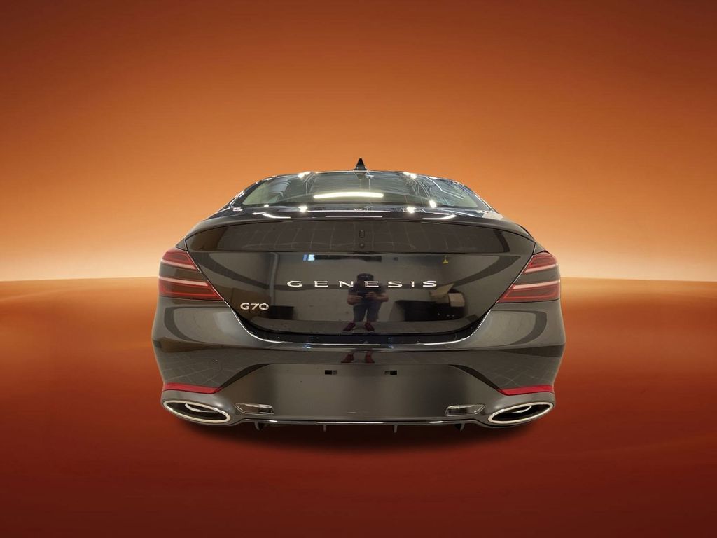 2025 Genesis G70 2.5T Sport Prestige photo 4