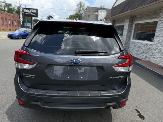 2021 Subaru Forester Premium photo 5