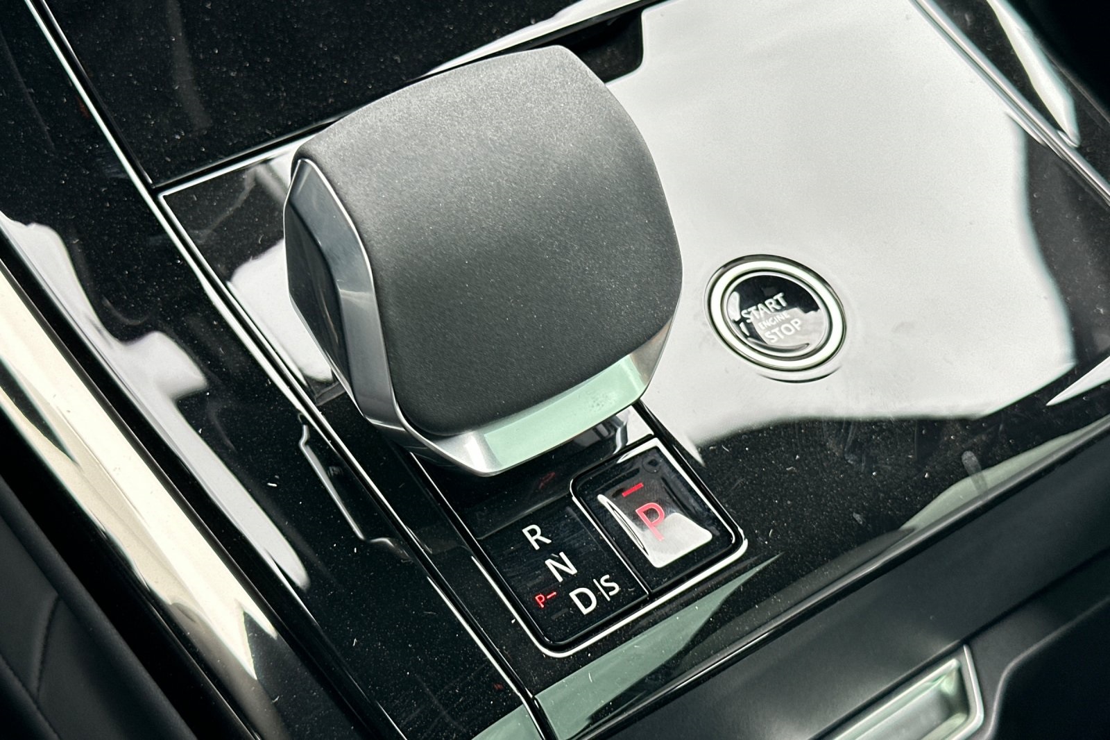 2025 Land Rover Range Rover Sport P360 S photo 23