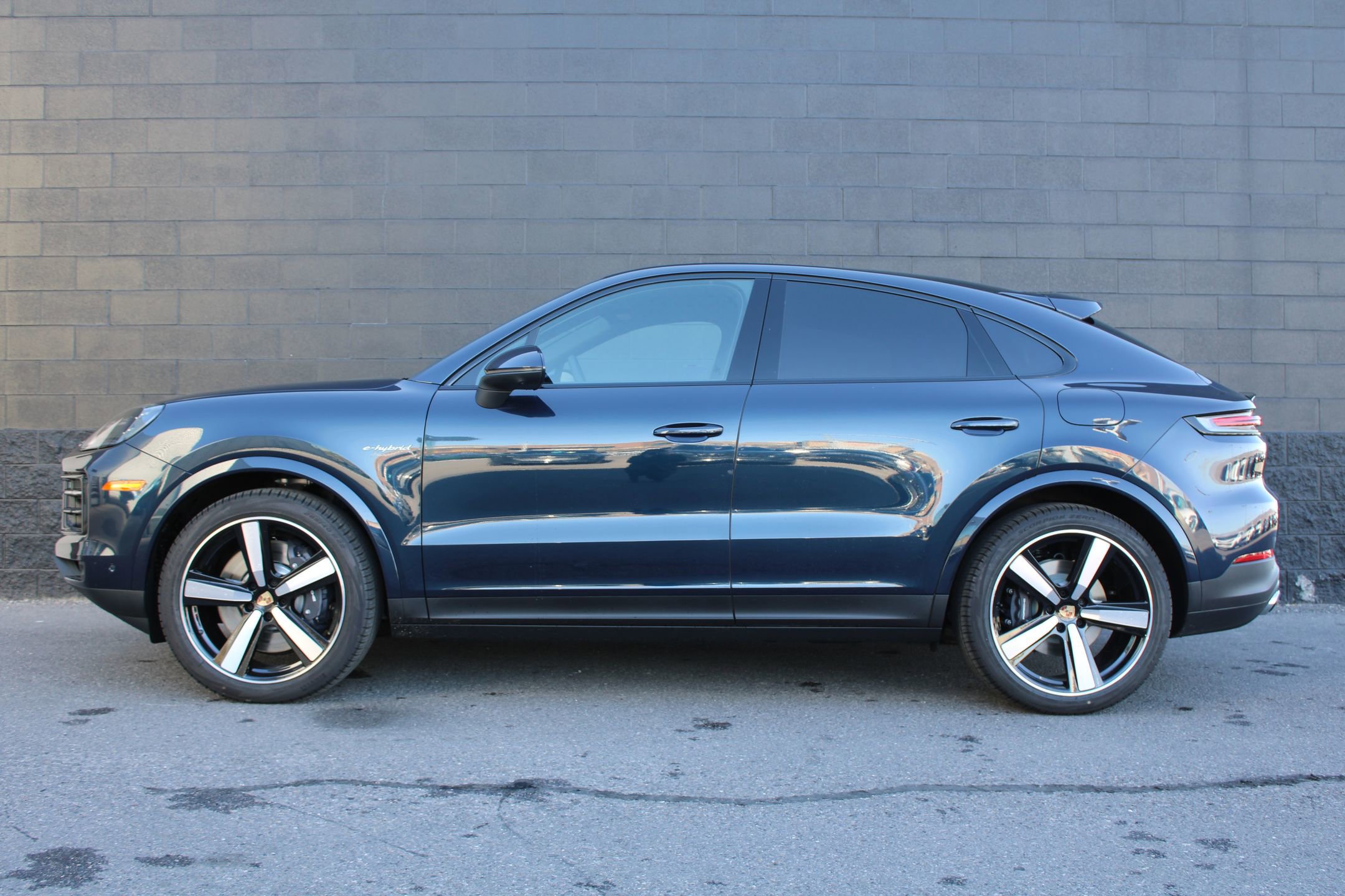 2026 Porsche Cayenne E-Hybrid Coupe photo 2