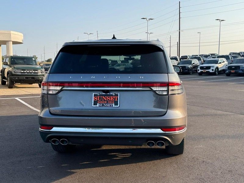 2022 Lincoln Aviator Standard photo 4
