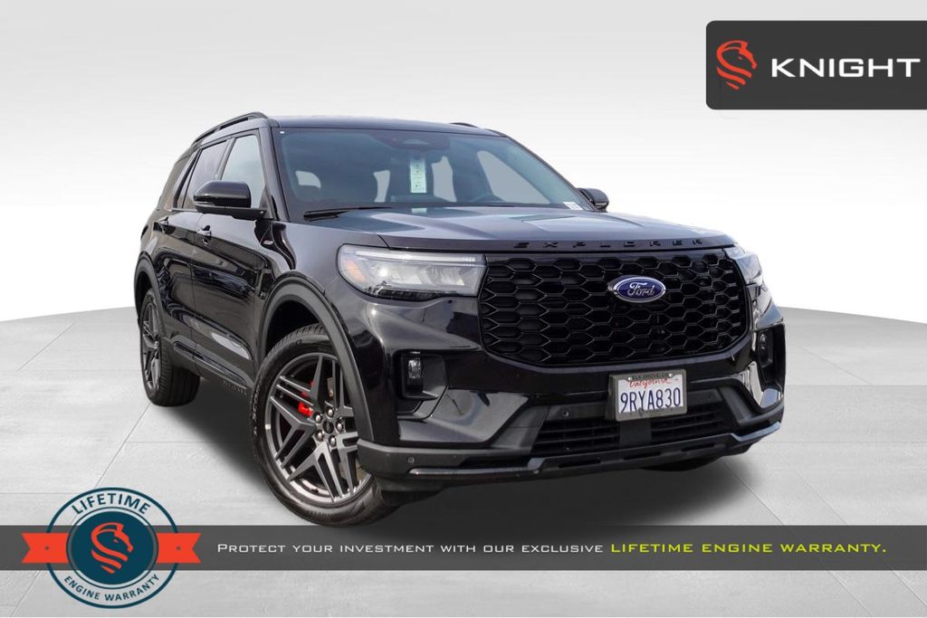 2025 Ford Explorer ST-LINE's photo