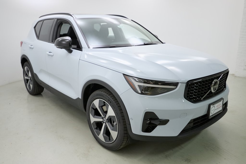 2026 VOLVO XC40 - Image 3
