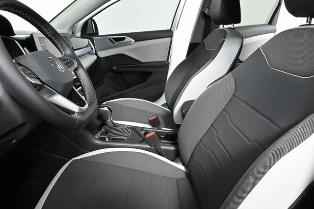 2025 Volkswagen Taos SE photo 4