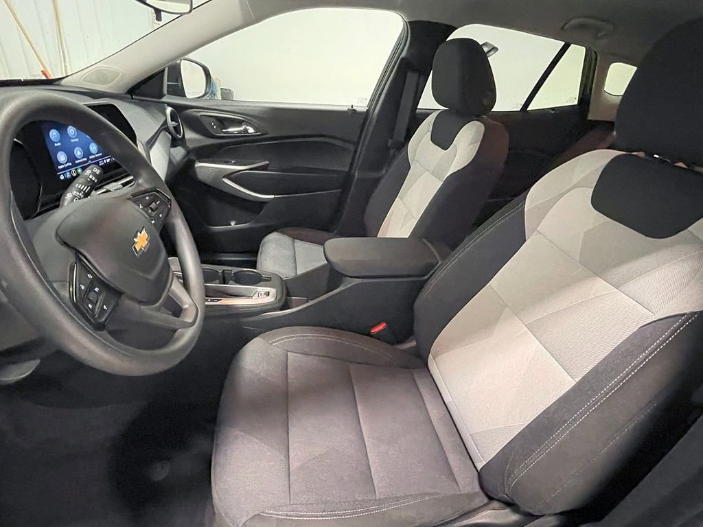 2024 Chevrolet Trax LS photo 2